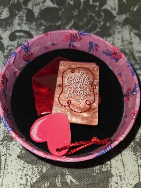 Erstwilder Cuddle Up Partner Brooch
